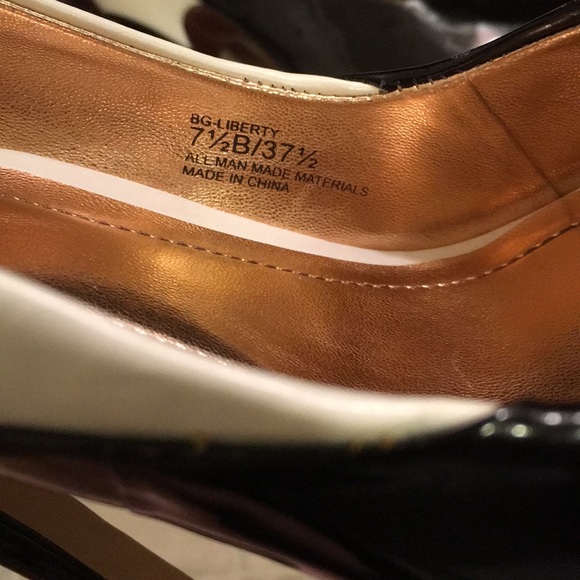 EUC BCBG LIBERTY BLACK & WHITE HEELS - Picture 6 of 7